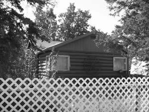The Garside House is a One-storey Log Residence