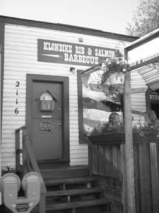 Hubbard Elliot General Store is a one-storey wood frame building with a false façade and gable roof covered with cedar shingles and metal sheathing. The exterior is covered by a bevelled tongue and groove wood siding.